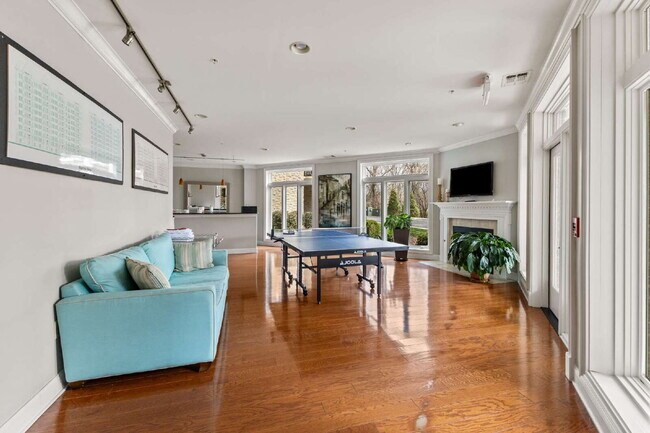 Building Photo - Luxury resort-style living: Fully furnished condo on the Cumberland River less than 25 miles from...