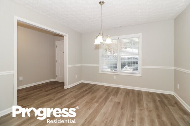 Building Photo - 358 Shadowbrooke Cir SW