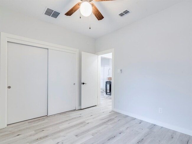 Building Photo - 7933 Wheel Rim Cir