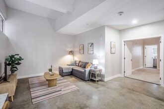 Building Photo - 205 W 4th St