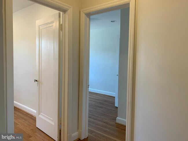 Building Photo - 1326 Holbrook St NE