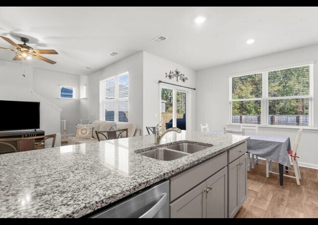 Building Photo - 645 Silver Spruce St