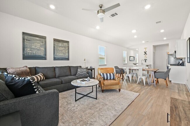 Building Photo - 526 Millbrook Blvd
