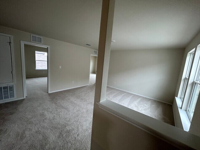 Building Photo - Redtail