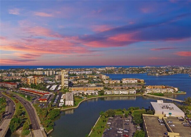 Building Photo - 7560 Bay Island Dr S
