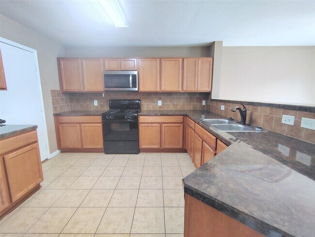 Building Photo - 1206 Larks Trace Ln