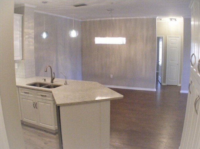 Building Photo - 550 Florida Club Blvd