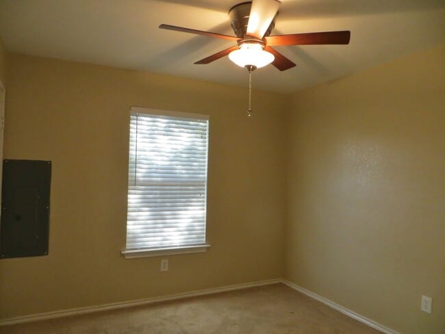 Building Photo - This home is waiting for YOU!