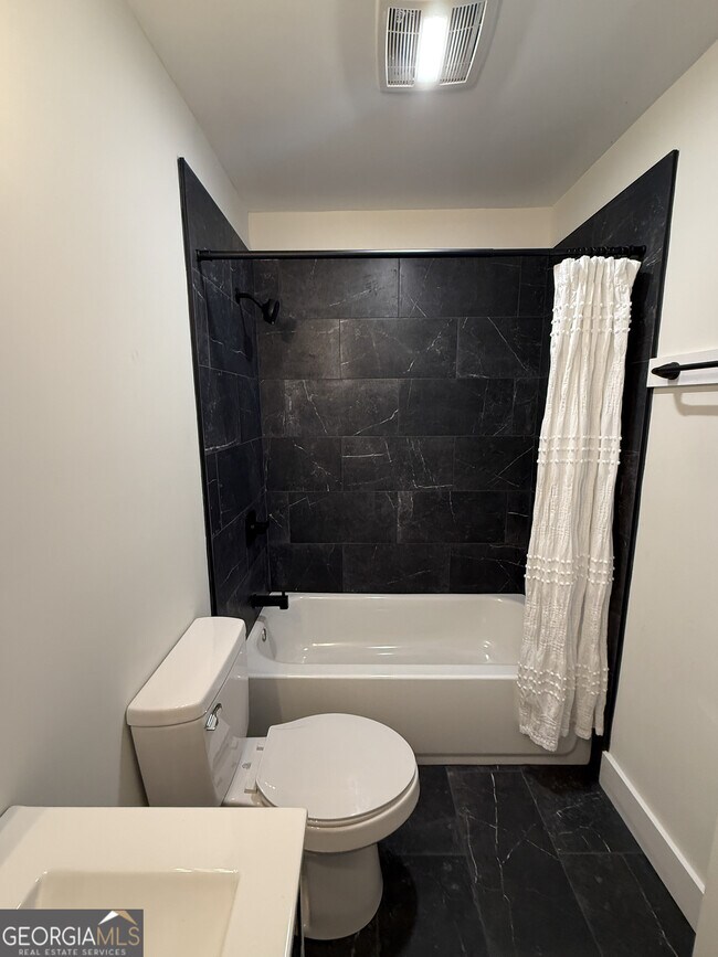 Building Photo - 1020 College Ave