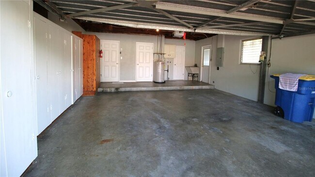 Building Photo - 1001 Brookside Dr
