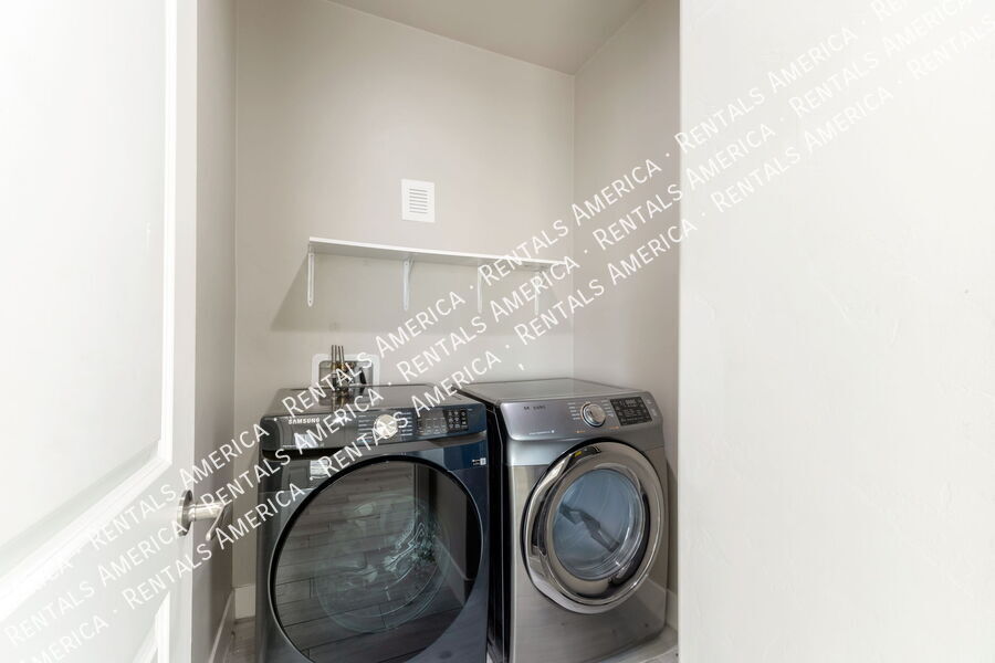 Building Photo - 922 S Fremont Ave