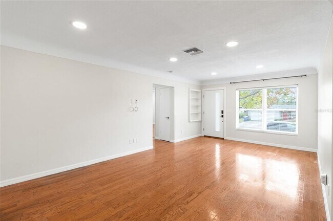 Building Photo - 1966 Sandra Dr