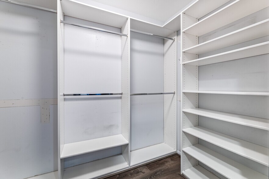 Building Photo - 4060 Glencoe Ave