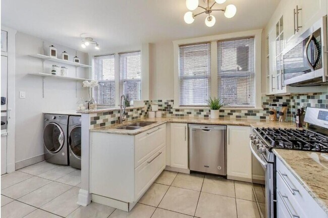 Building Photo - 1628 W Columbia Ave