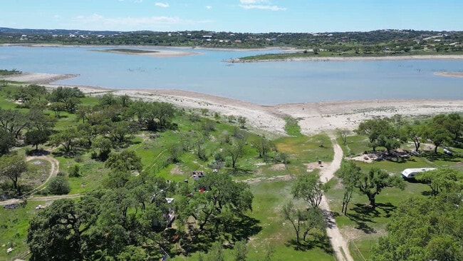 Building Photo - 2388 Lakeshore Dr