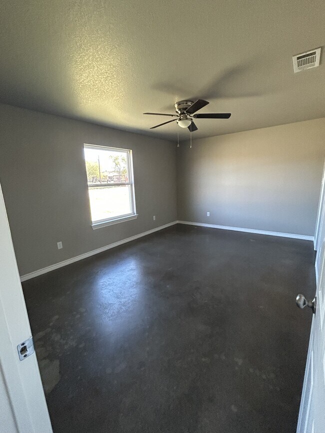 Building Photo - 113 Quail Meadows Dr