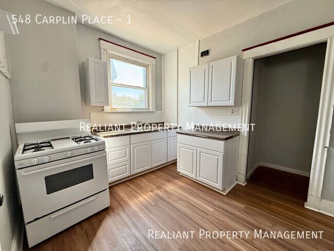 Building Photo - 548 Carplin Pl