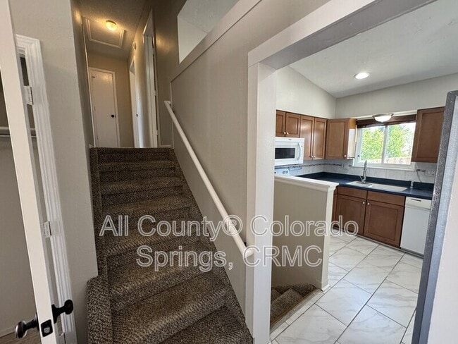 Building Photo - 5185 Nolte Dr N