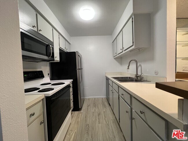 Building Photo - 1115 Raintree Cir