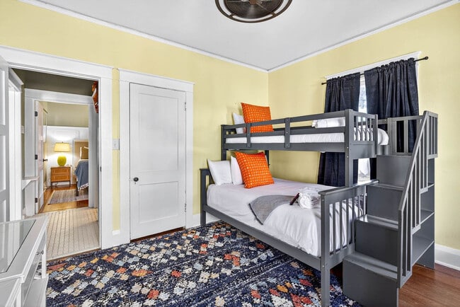 Building Photo - 3321 W San Juan St