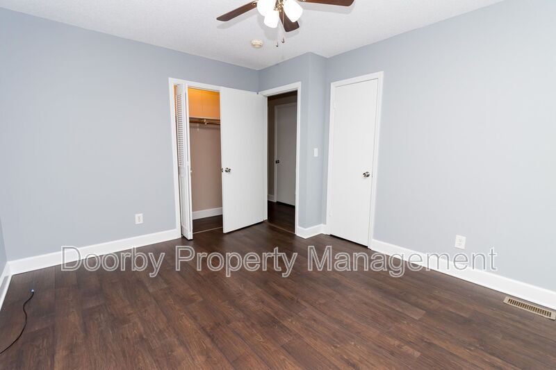 Building Photo - 805 Gloria Ln