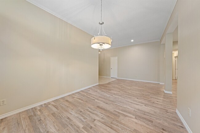 Building Photo - 211 Scarlet Maple Dr