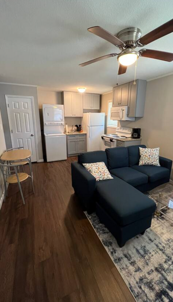 1123 Unit A Living/Dining - 1123 S Victory St