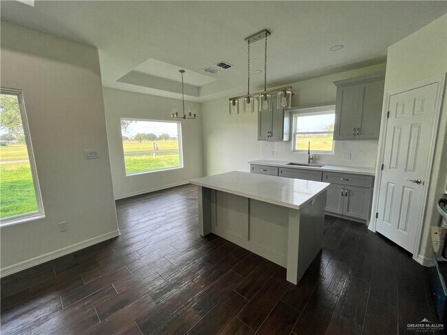 Building Photo - 14 Fairway Dr