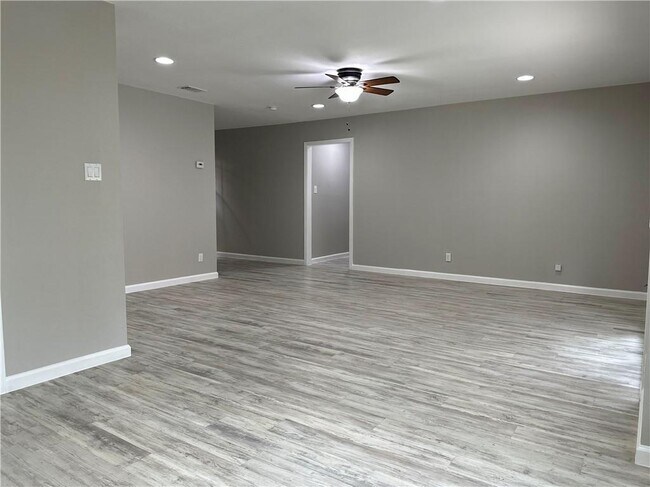 Building Photo - 3407 Norwood Hill Rd