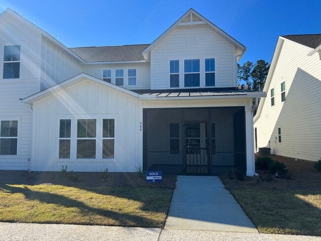 Primary Photo - 3 Bedroom Townhouse in Washington Square!-...