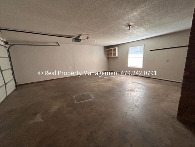 Building Photo - 2320 S 50th St