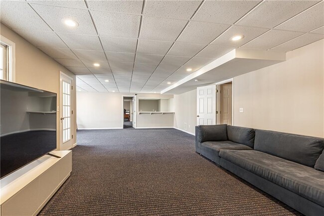 Building Photo - 9360 Nesbit Lakes Dr