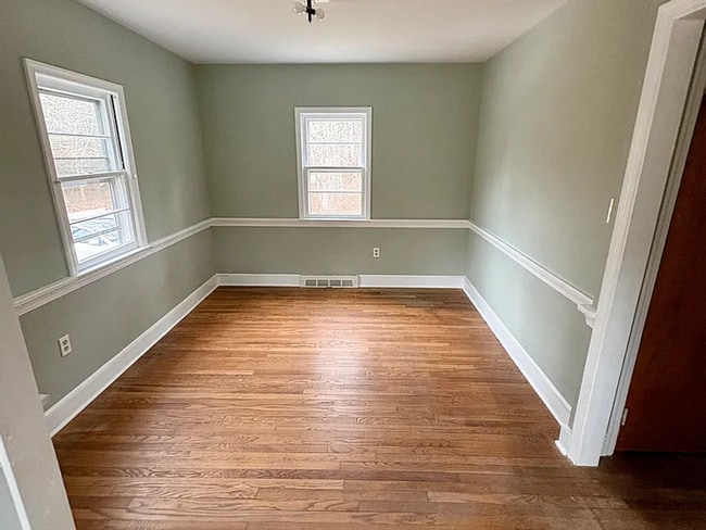 Building Photo - Charming Barnegat Retreat – Cozy 3-Bed Hom...