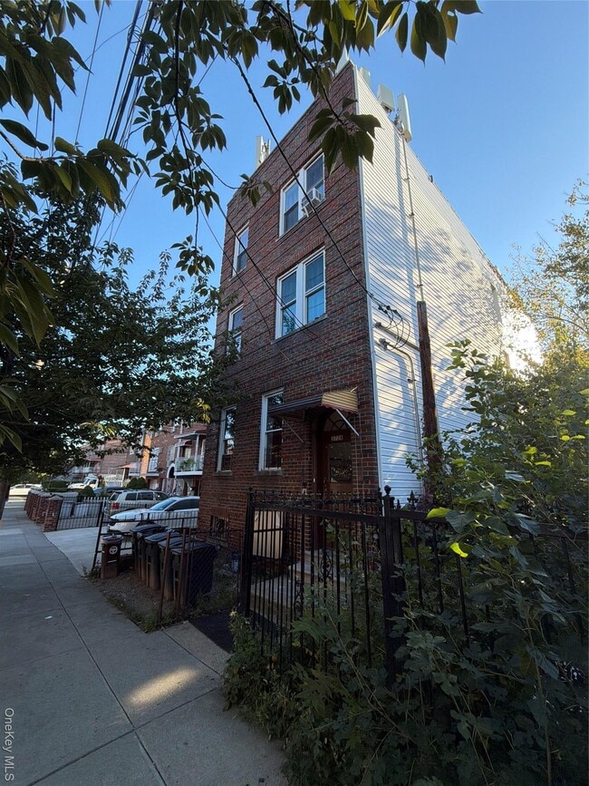 Primary Photo - 3728 Paulding Ave