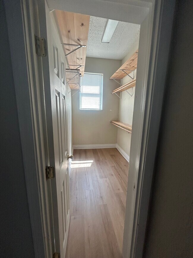 walk-in closet - 426 N Roane St