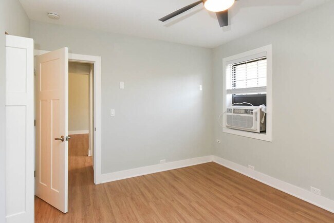 Building Photo - 735 Judson Ave