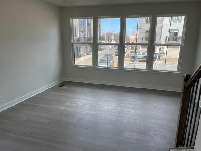 Building Photo - 1302 Gleason Way