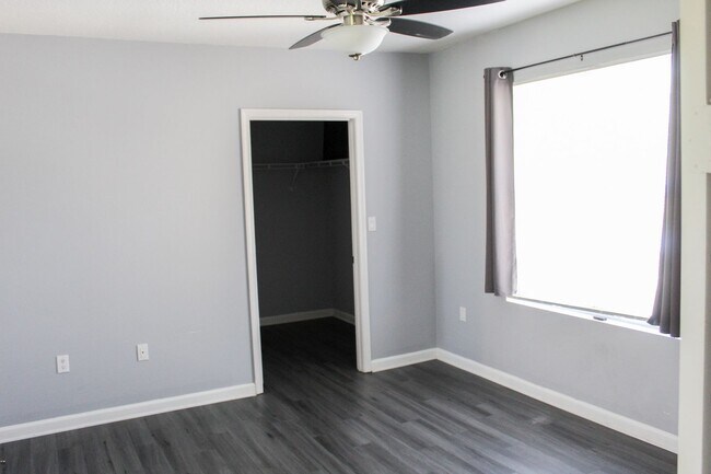 Building Photo - Resort Style Living