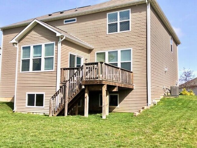 Building Photo - Gorgeous Westfield Home - 2800 sq ft and a...