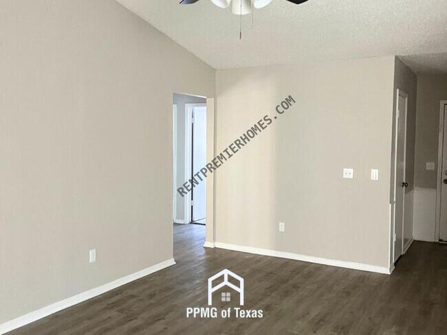 Building Photo - 1812 Mark Trail