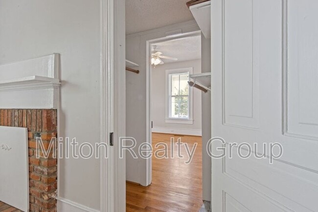 Building Photo - 106 W Ivey St
