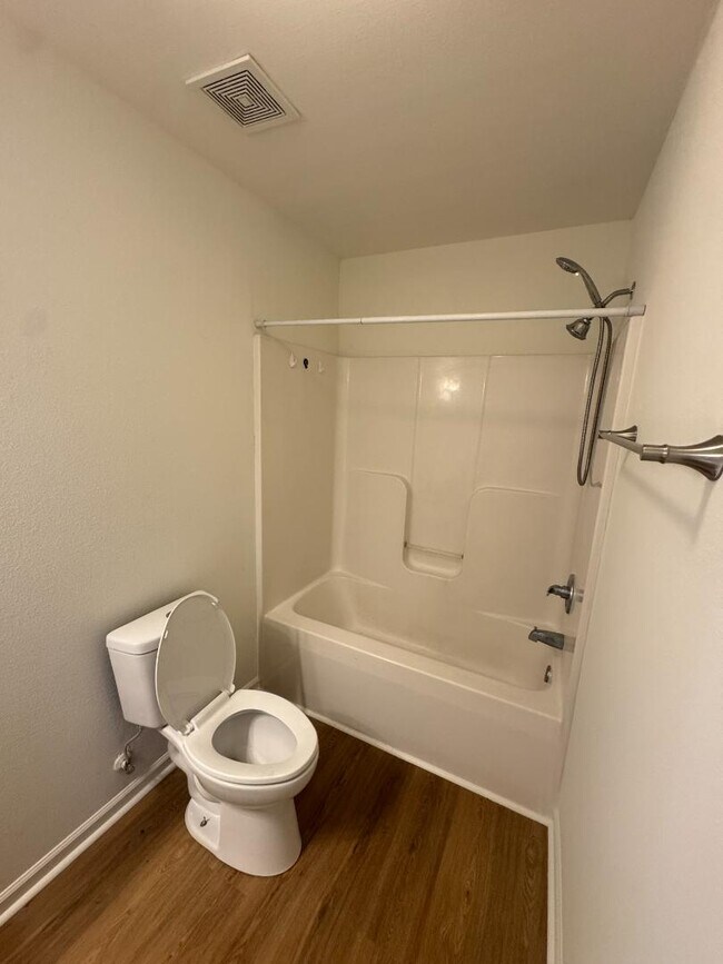 Building Photo - 172 Cloverbrook Dr