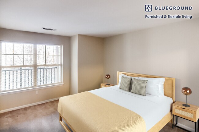 Building Photo - 160 Boylston St