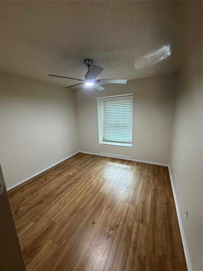 Building Photo - 1100 York Castle Dr