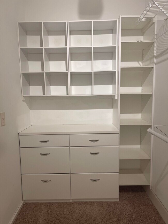 Building Photo - 440 Shaftesbury Ln