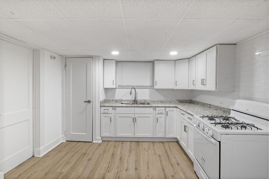 Kitchen-Semi Upgraded - Rochester City Apartments