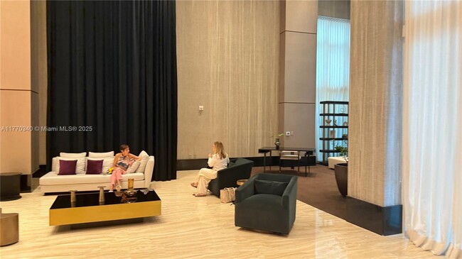 Building Photo - 950 Brickell Bay Dr
