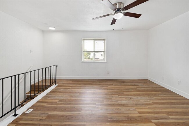 Building Photo - 2217 Mission Hill Dr
