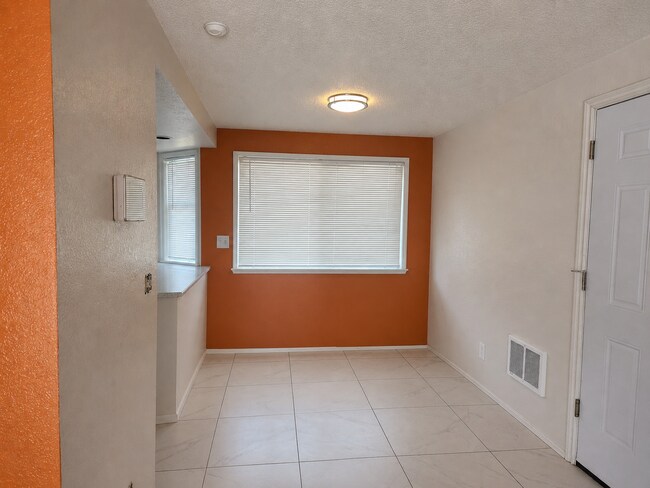 Building Photo - 1017 S 88th St