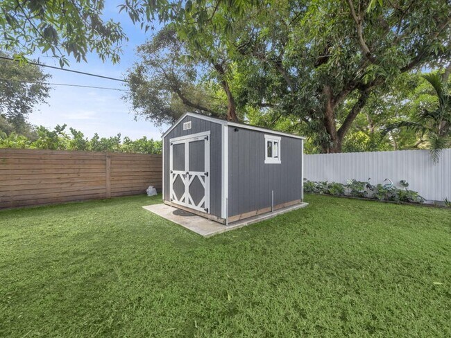 Building Photo - 520 NE 135th St